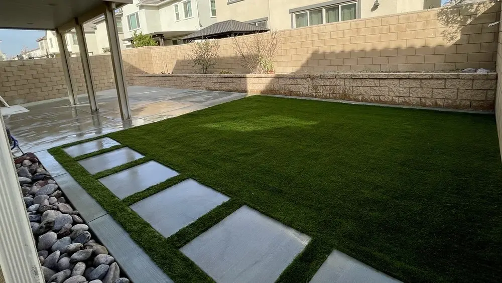 Artificial turf and modern stepping-stone layout